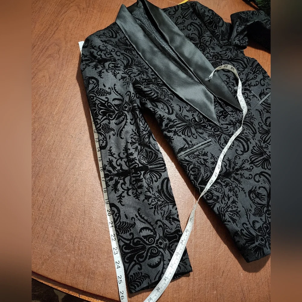 NWOT - Elegant Black and Gray Floral Blazer - Picture 5 of 9